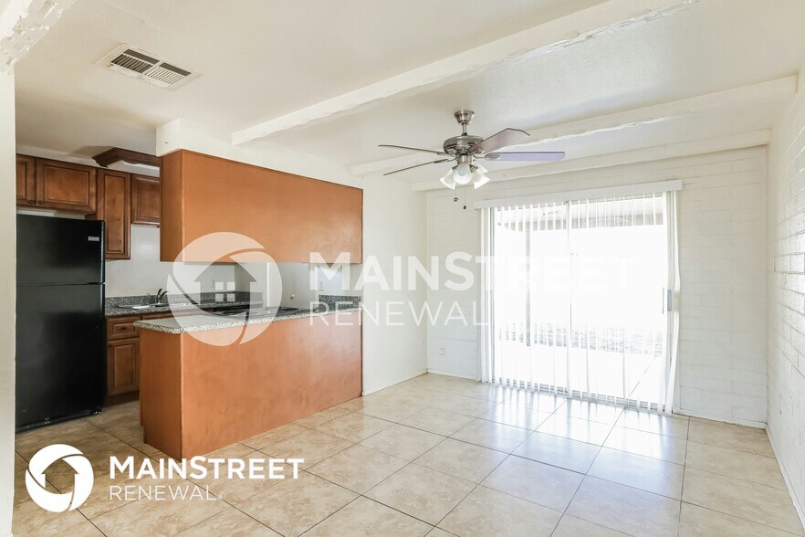 Building Photo - 7132 W Glenrosa Ave