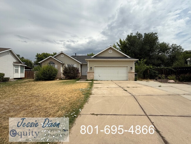 Primary Photo - 108 W Oaks Dr