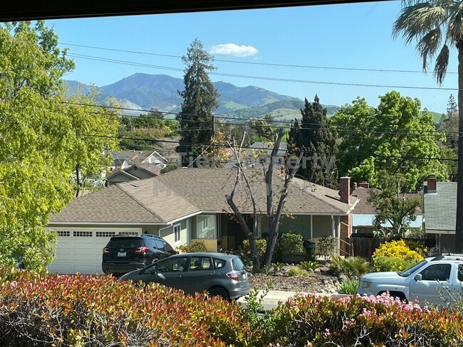 Building Photo - Charming 3 Bed, 2 Bath, 1,888 sqft House in Downtown Concord - Available now for lease!