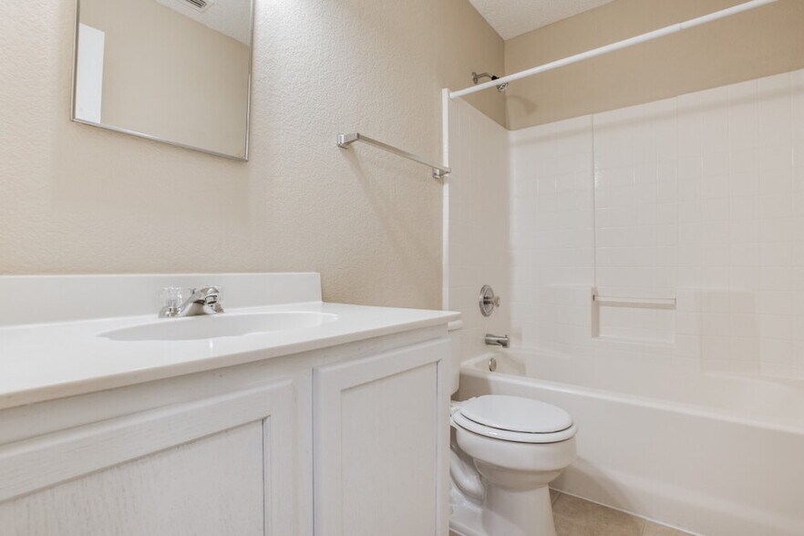 Building Photo - 8712 Stonebriar Ln