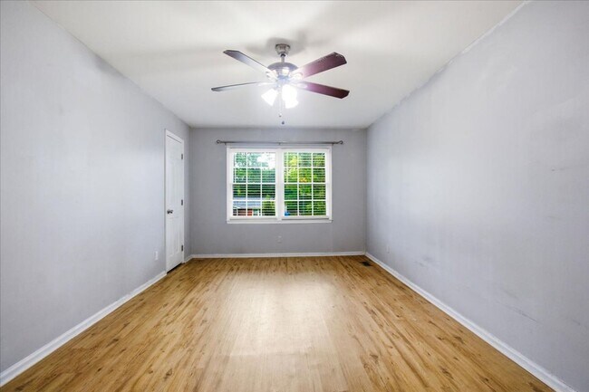 Building Photo - 208 Greenbriar Dr