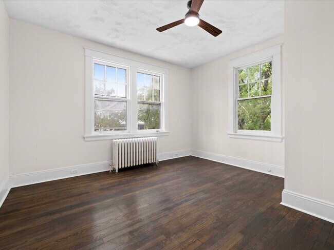 Building Photo - 2701 Barton Ave
