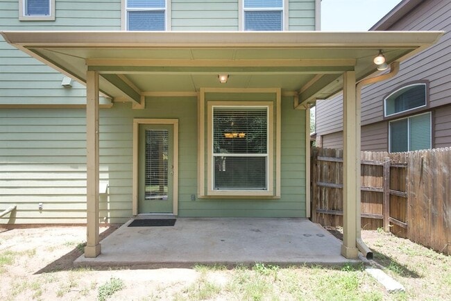 Building Photo - 1521 Huckleberry Ln