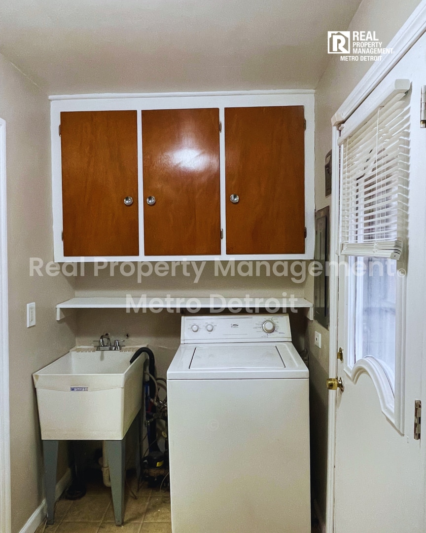 Building Photo - 2023 Ardmore Dr