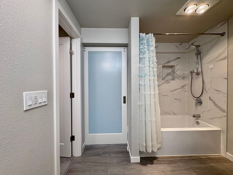 Primary bath - 12510 109th Ct NE
