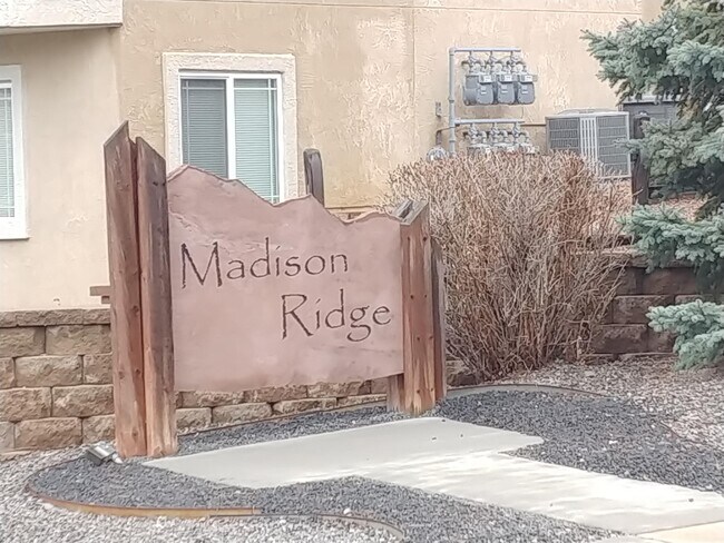 Building Photo - 1415 Madison Ridge Heights