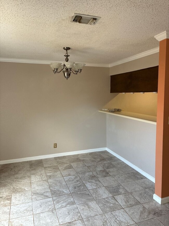 Building Photo - 1BR/1.5BA w/ Fireplace • Balcony • Pool Access in San Antonio