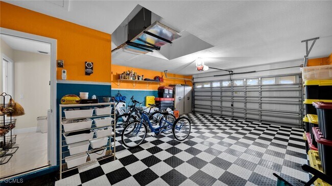 Building Photo - 3730 SE 4th Ave