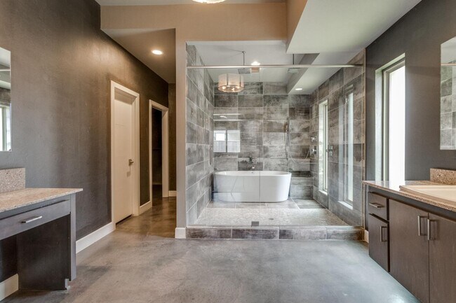 Building Photo - 2125 Heavenly Dr