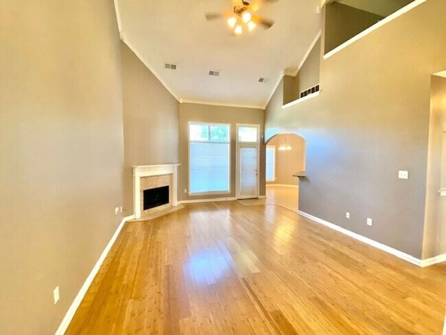 Building Photo - 3 Bedroom 2.5 bath with Loft Space Home in Cordova with Loft!