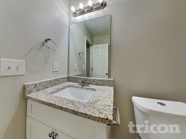 Building Photo - 1528 Cardinal Ln