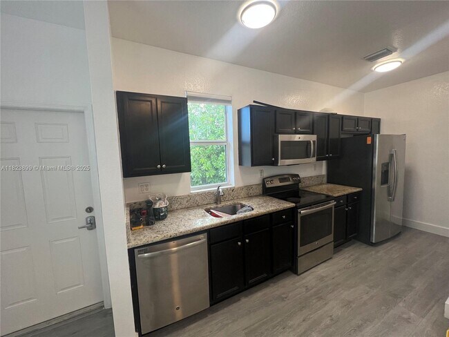Building Photo - 16934 SW 92nd St Cir