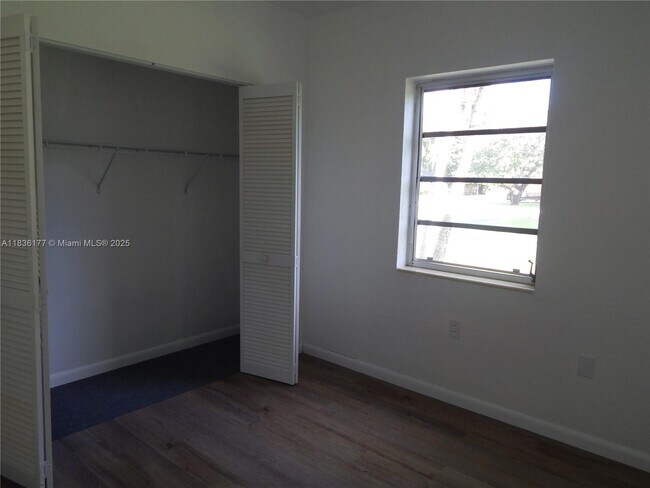 Building Photo - 7800 SW 69th Ave