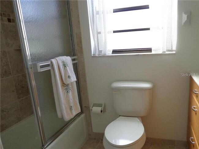 Building Photo - 7070 Fairway Bend Ln