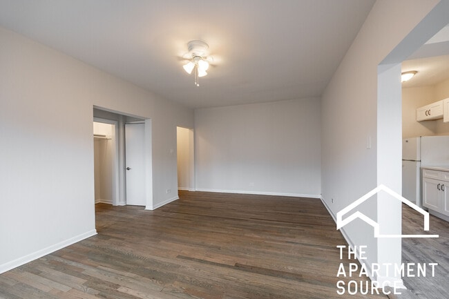 Primary Photo - 7724 N Marshfield Ave
