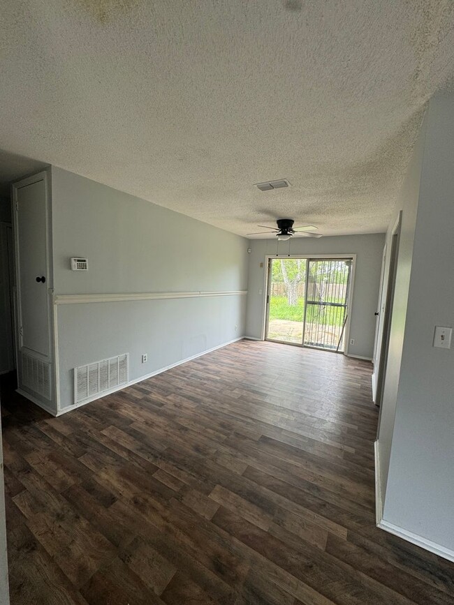 Building Photo - 6105 Cherry Hill Rd