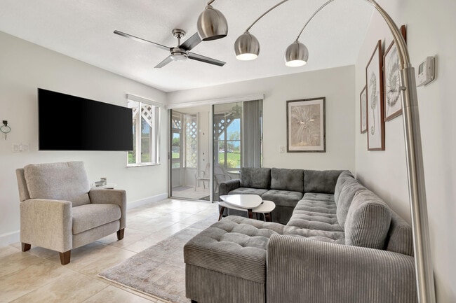 Building Photo - 353 S US Hwy 1