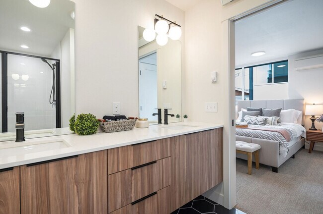 Building Photo - 34 W Cremona St