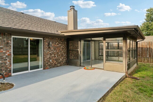 Building Photo - 2904 E Fort Worth St