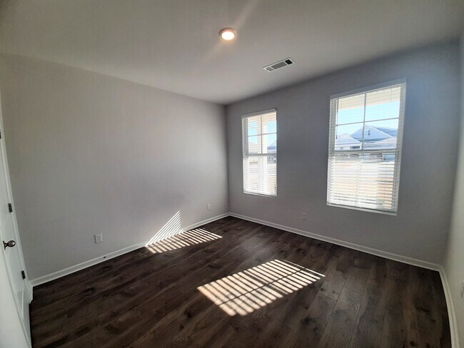 Building Photo - 3085 White Hbr Dr