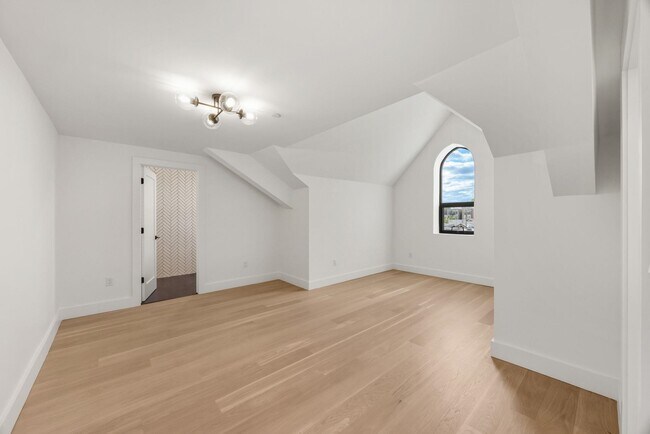 Building Photo - 166 Hancock Ave