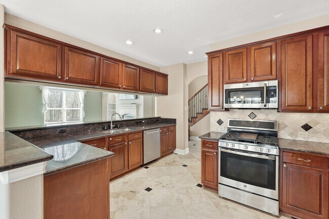 Building Photo - 2702 Pine tr