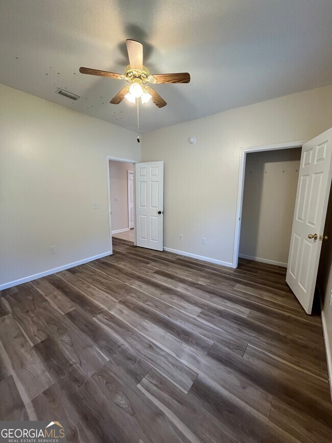 Building Photo - 206 Royal Palms Ave