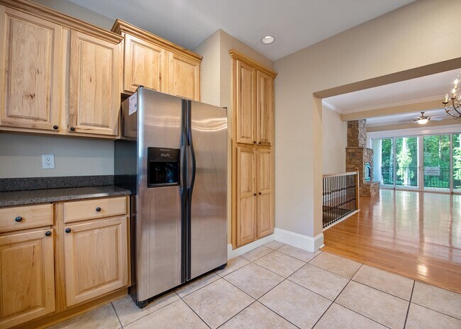 Building Photo - 2145 Ridgecrest Cir