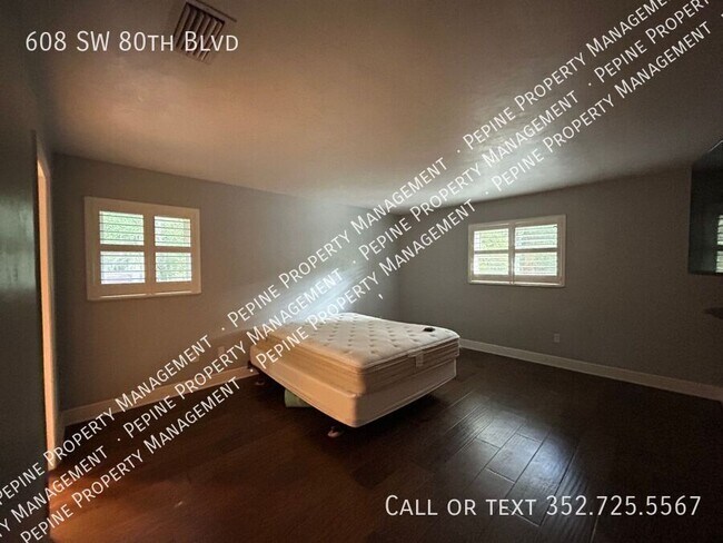 Building Photo - 608 SW 80th Blvd