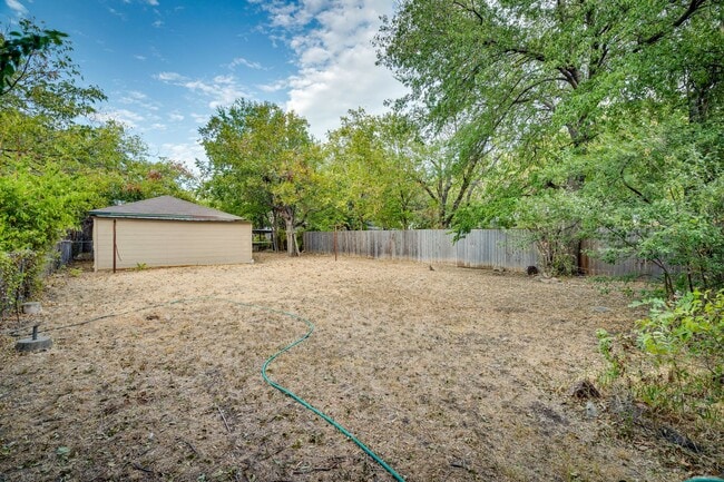 Building Photo - Urban Farmhouse - 2BD/2BA - Work Shop - Hu...