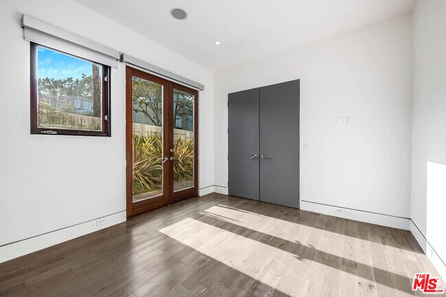 Building Photo - 770 Paseo Miramar