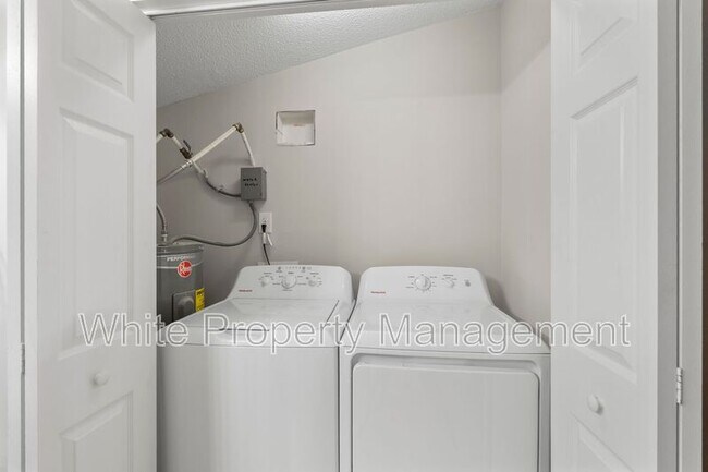 Building Photo - 403 Rich St