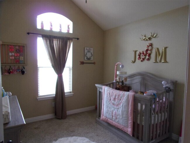 Building Photo - 326 Miss Ellie Ln