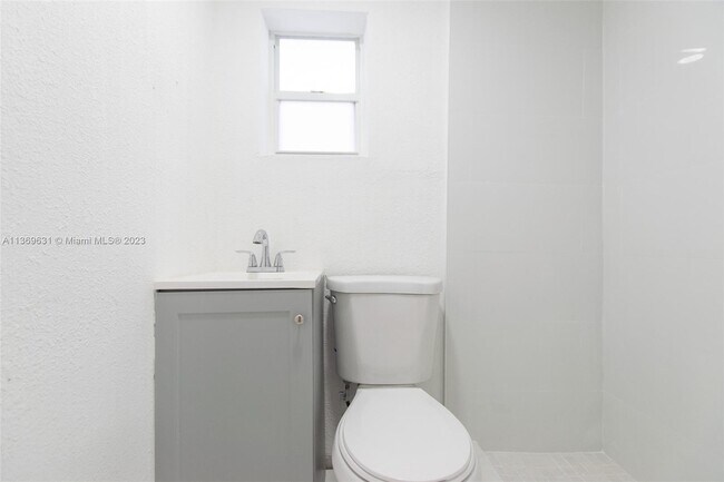 Building Photo - 4819 SW 22nd St