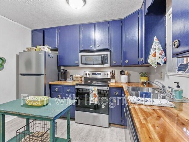 Building Photo - 1835 Portland Ave