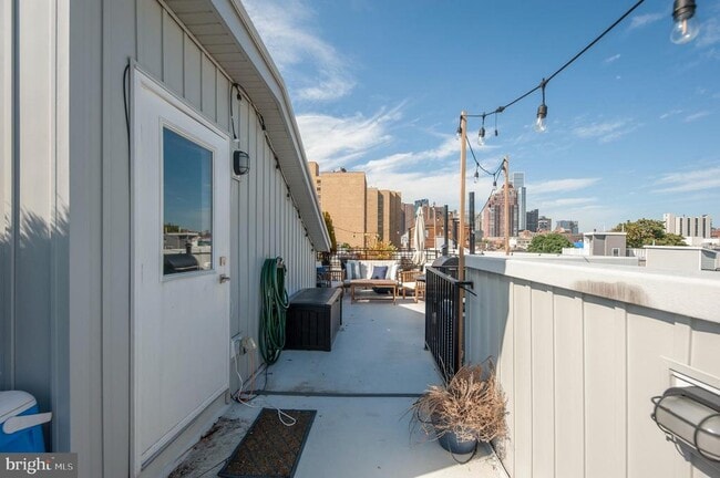 Building Photo - 1524 Catharine St