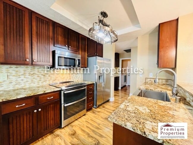 Building Photo - Beautiful 2BD/2BA Condo Unit in the Gated ...