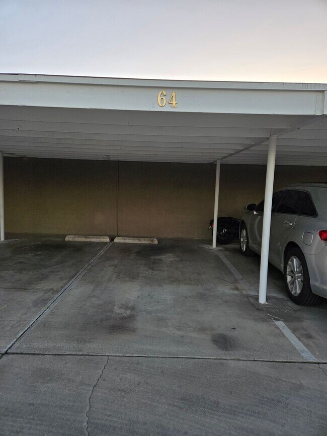 Building Photo - Completely Upgraded 2 bedroom Condo in Riverside