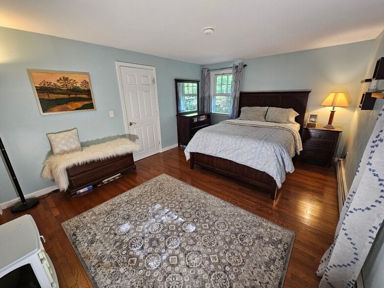 Master Bedroom - 11 Laurel Ln