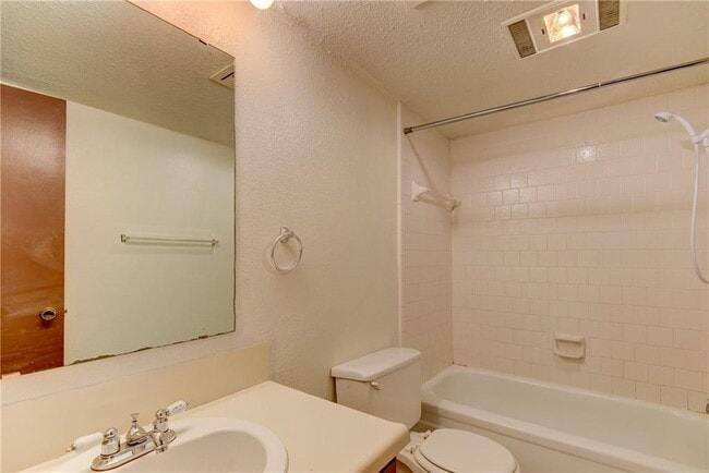 Building Photo - 3 Bedroom/2Bath/2Car Duplex- 2 Car Garage-1.5 from Chilsholm Creek