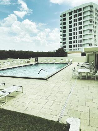 Building Photo - 10044 S Ocean Dr
