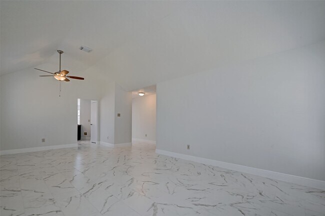 Building Photo - 16015 Surrey Woods Dr