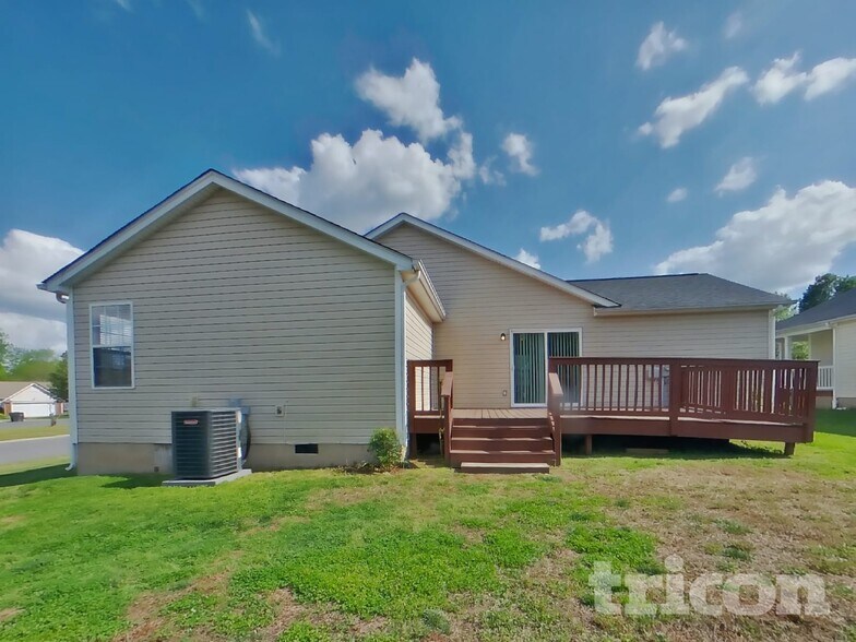 Building Photo - 15228 Pangborn Pl