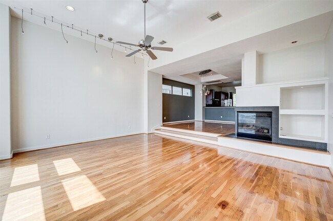 Building Photo - 1729 Reinerman St