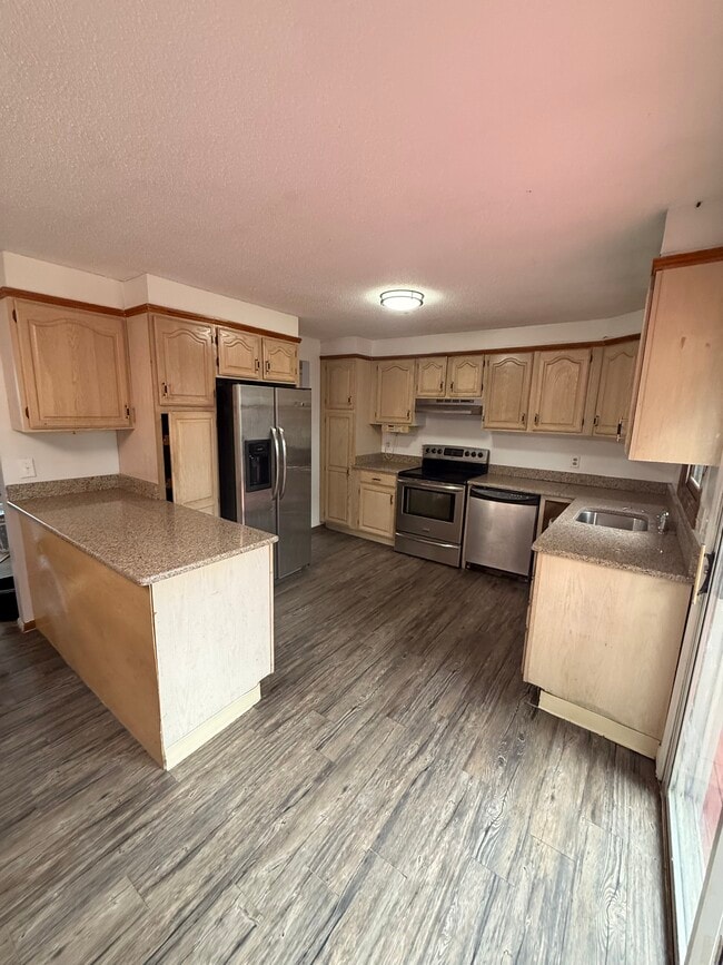 Building Photo - 606 Rye St