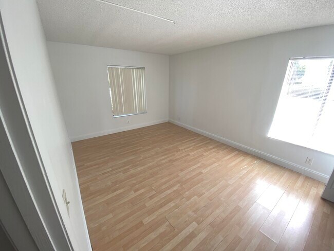 Building Photo - 1107 Green Pine Blvd