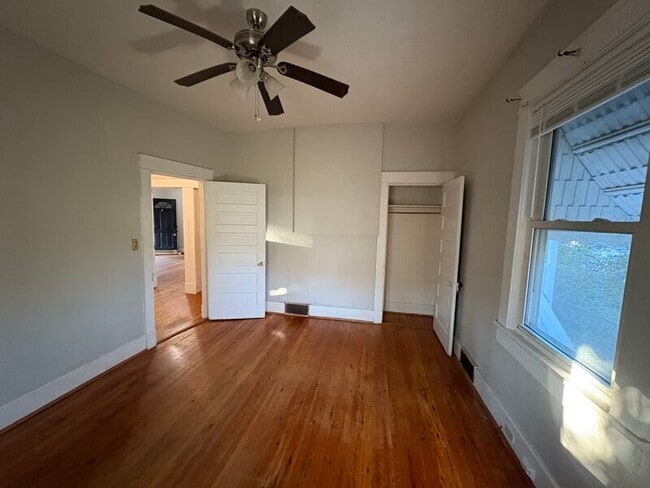 Building Photo - 315 Columbia Rd