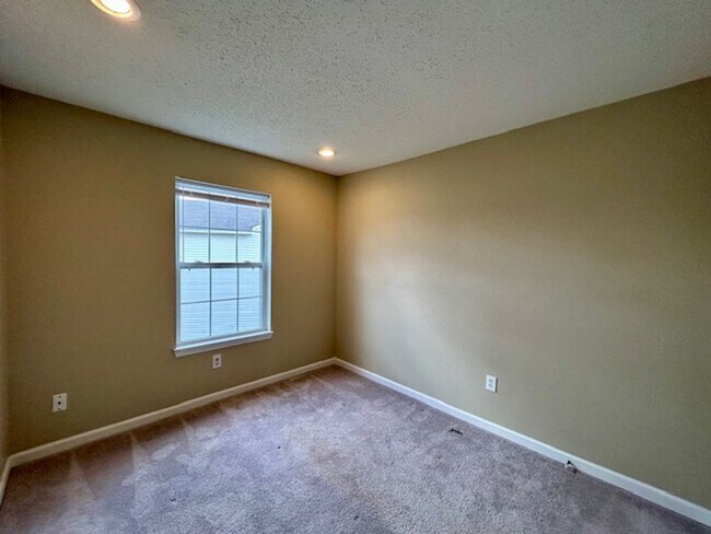 Building Photo - Wonderful 4 Bedroom 2.5 Bathroom Two Story Home in Lawrence!
