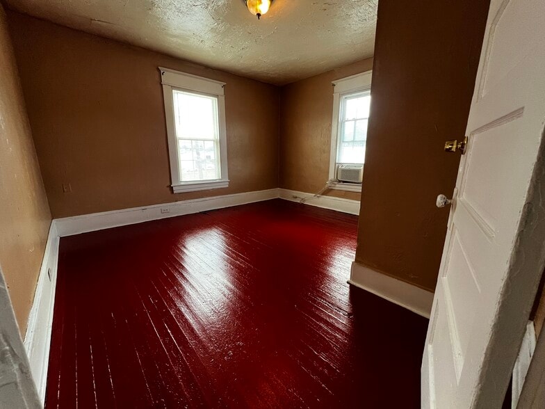 Building Photo - 1131 Loudon Ave NW