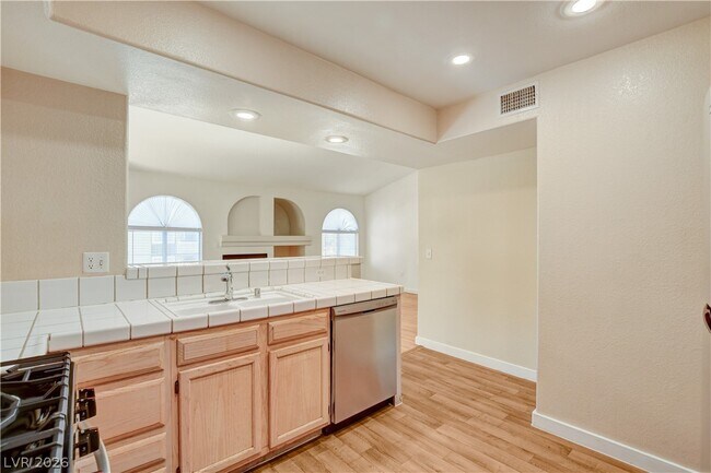 Building Photo - 7950 W Flamingo Rd